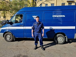 Спецсвязь перевезла литографии Тулуз-Лотрека