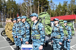 Сотрудник Спецсвязи в составе поискового отряда