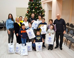 «Елка желаний» в Азаровском детском доме