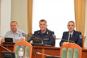 В заксобрании Нижегородской области обсуждается проект закона о бесплатной парковке для машин Спецсвязи